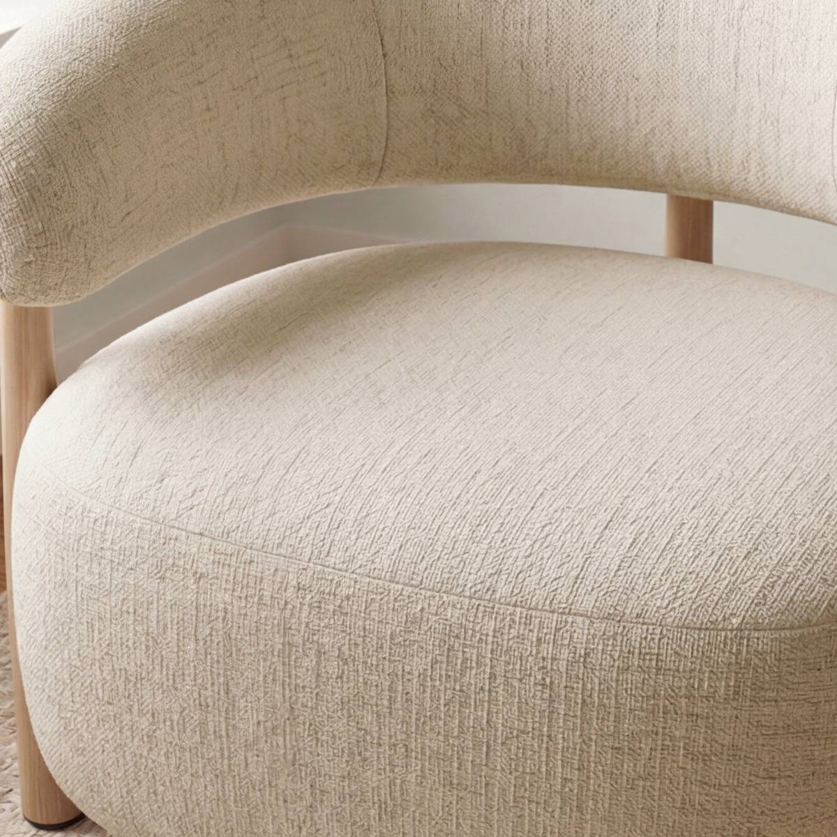 Fauteuil en tissu écru et pieds en métal effet bois Anelia