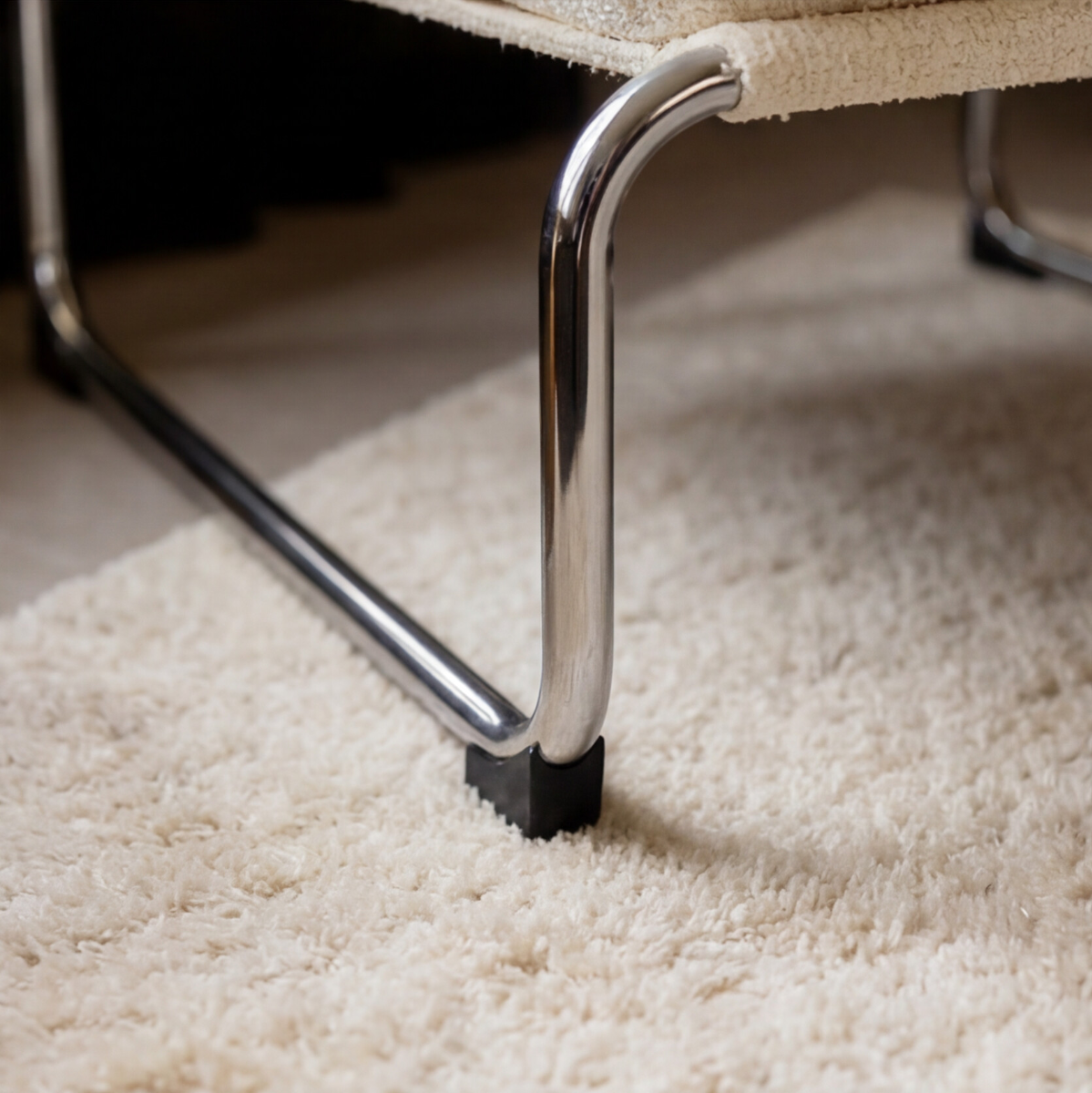 Fauteuil en tissu écru et pieds en chrome Chelsea