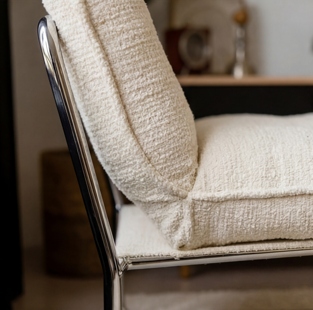 Fauteuil en tissu écru et pieds en chrome Chelsea