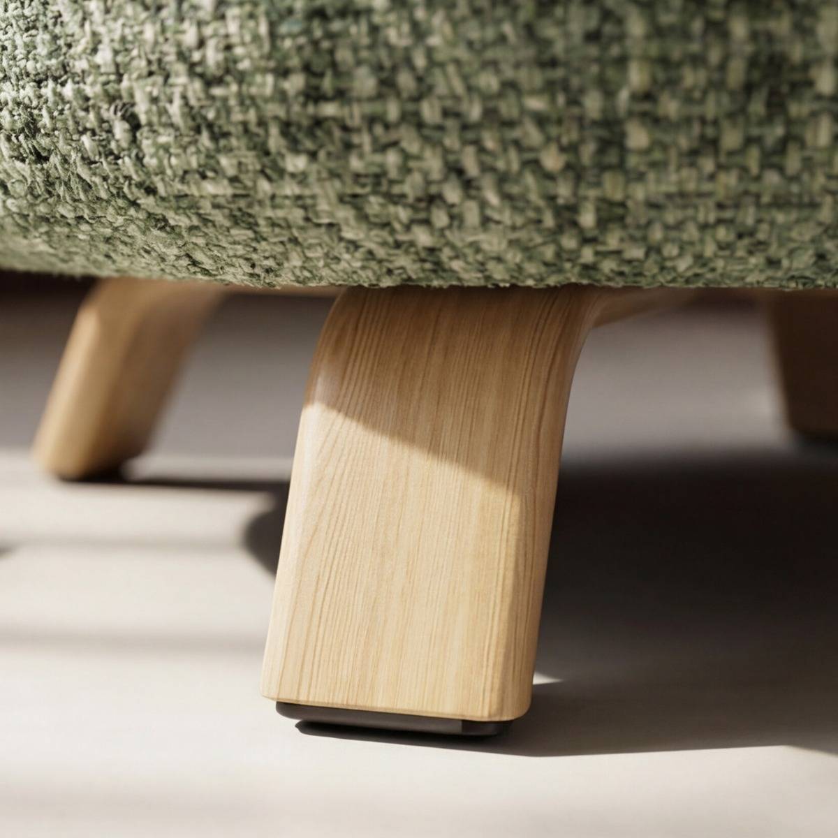 Fauteuil en tissu vert et pieds en métal effet bois Pascaline