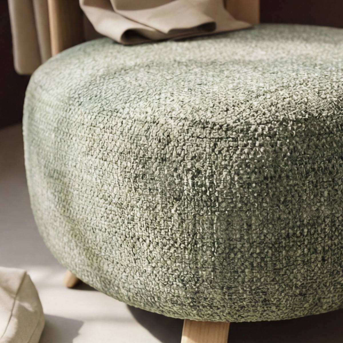 Fauteuil en tissu vert et pieds en métal effet bois Pascaline