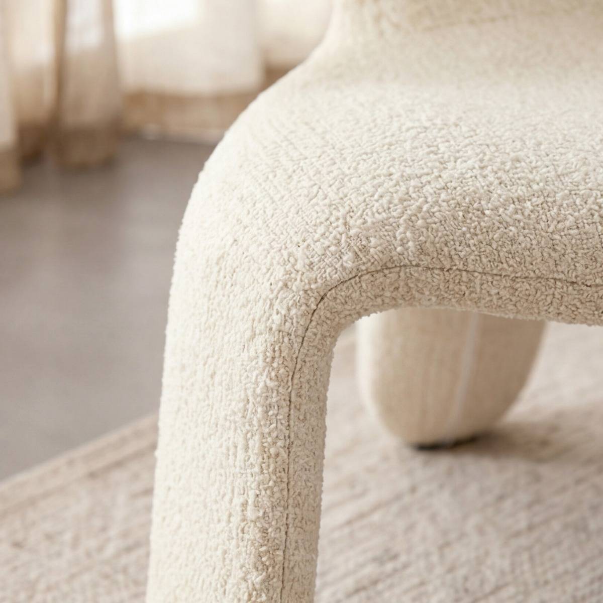 Fauteuil en tissu écru Rémy