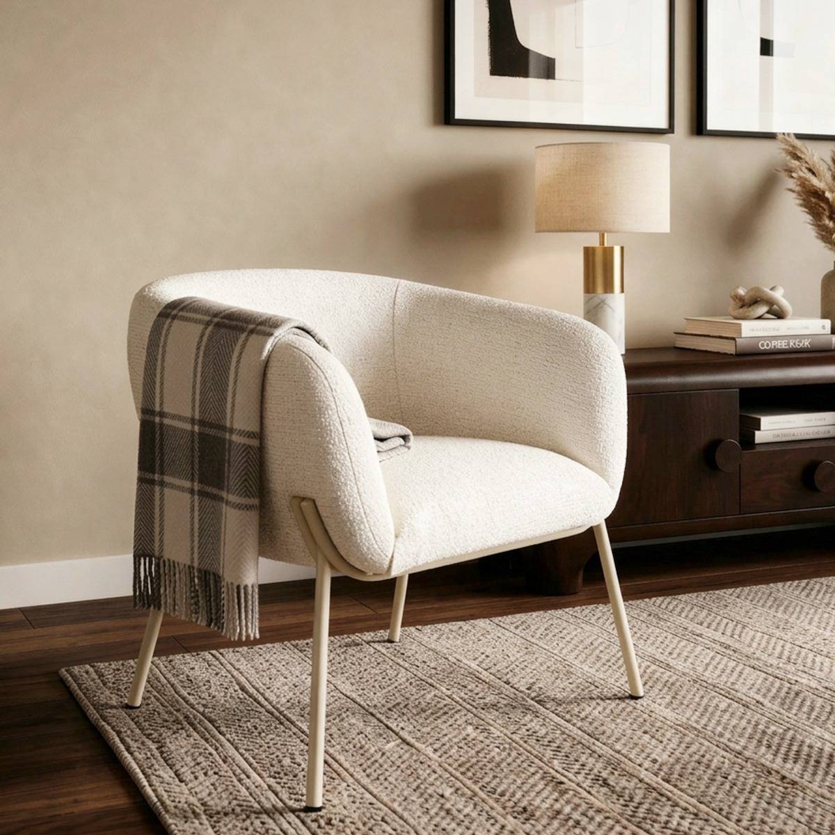 Fauteuil en tissu écru et pieds en métal Victor
