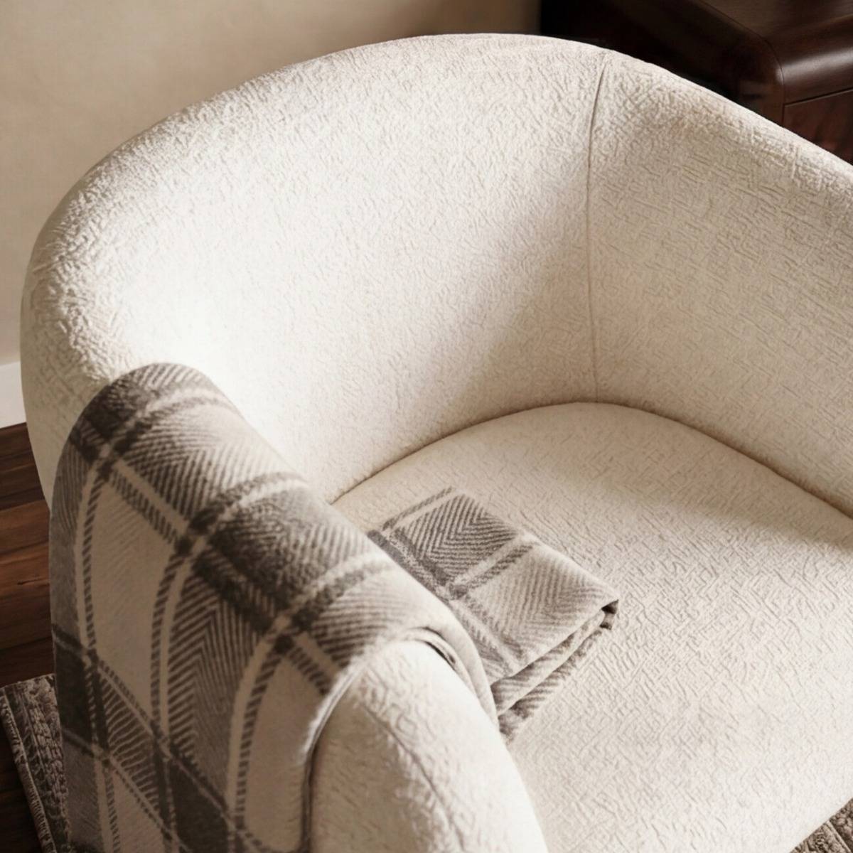 Fauteuil en tissu écru et pieds en métal Victor