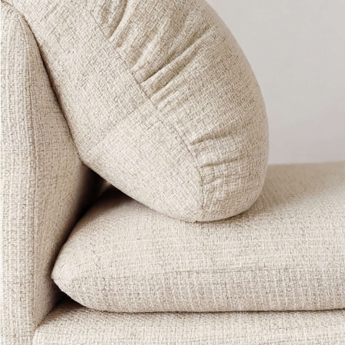 Fauteuil lounge en tissu écru Arelya