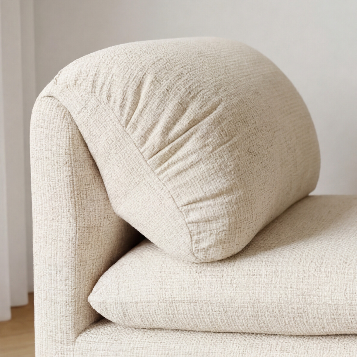 Fauteuil lounge en tissu écru Arelya