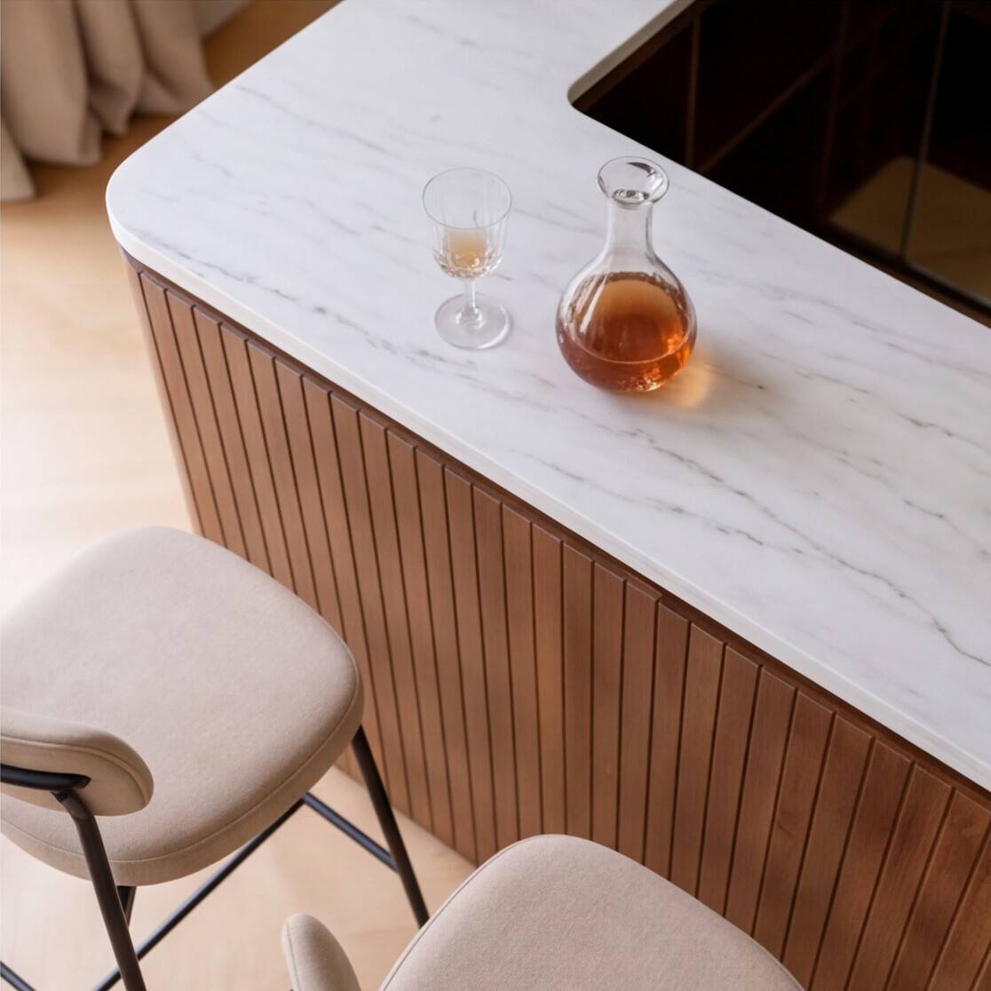 Meuble bar en bois de manguier et marbre Marion