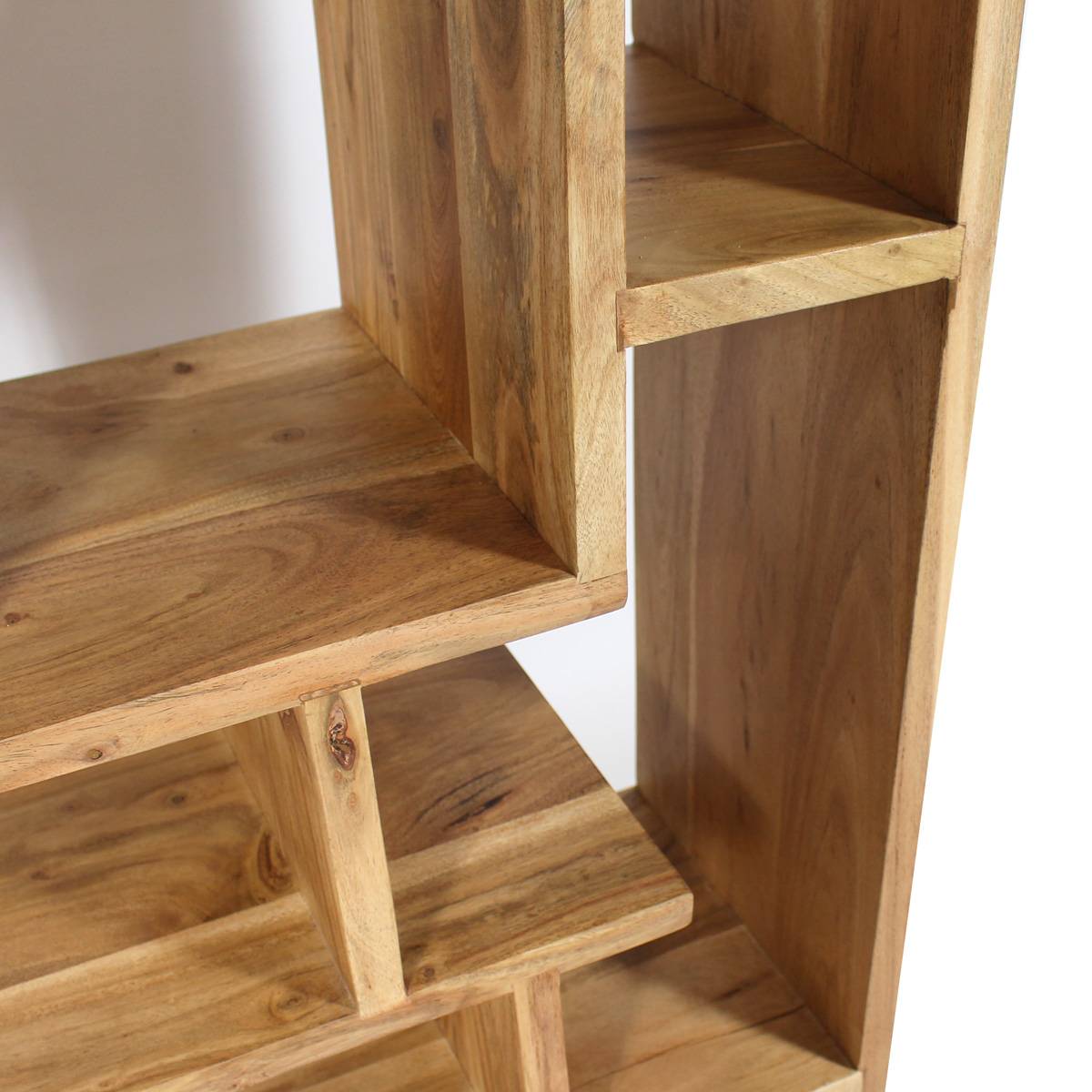 Bibliothèque haute et asymétrique en acacia 