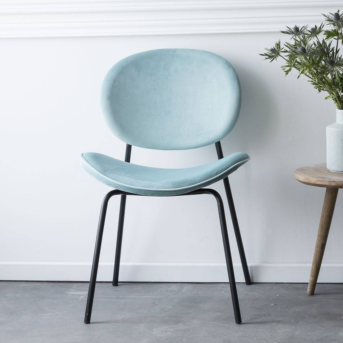 chaise en velours bleu