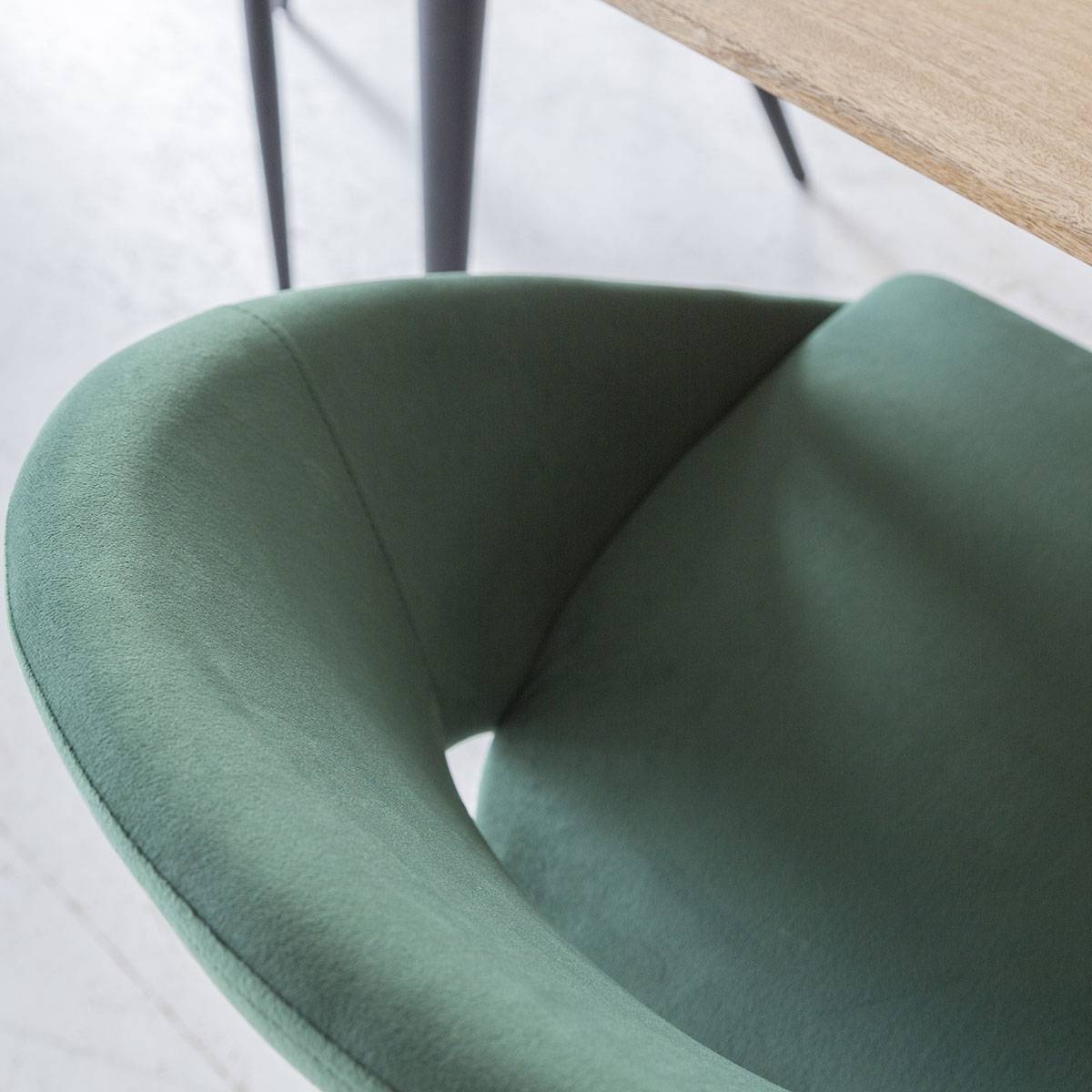 chaise en velours vert