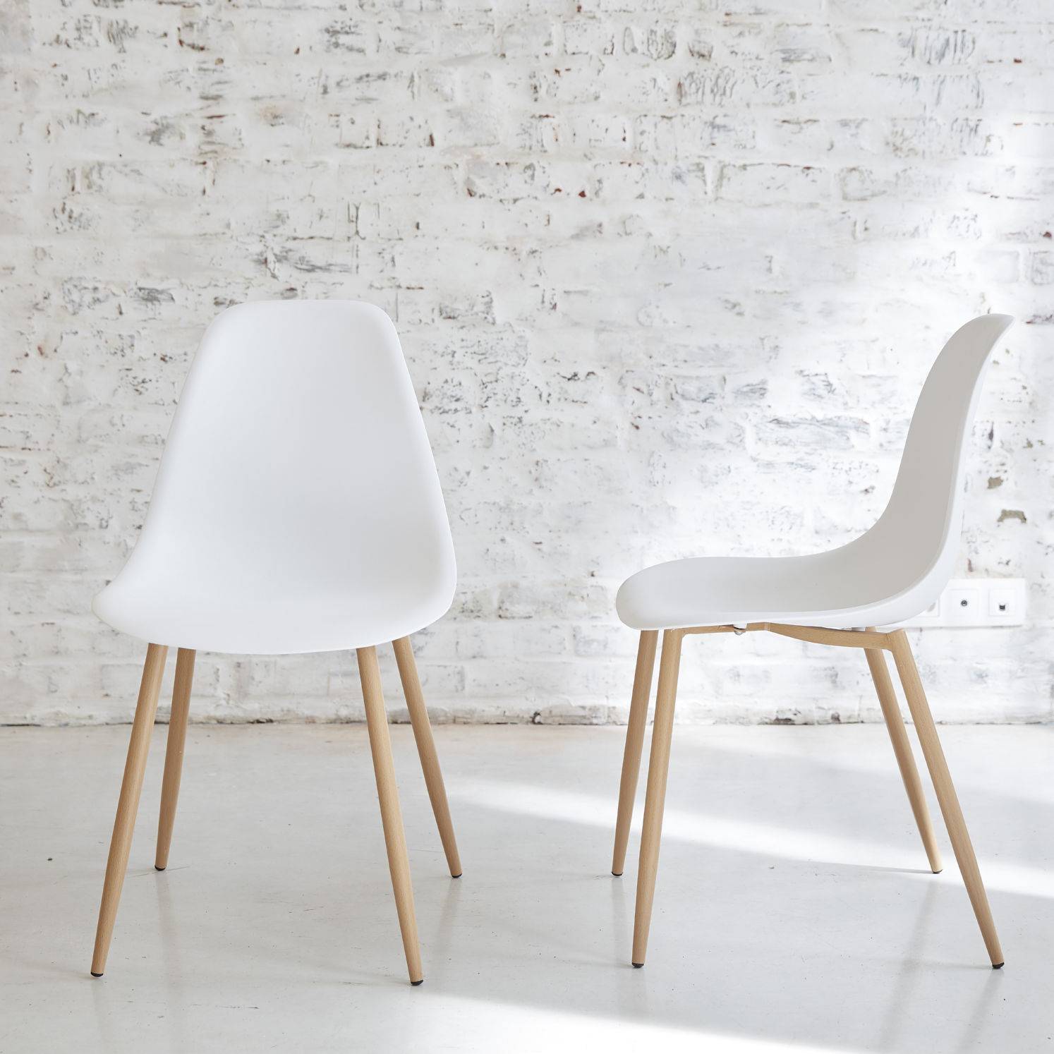 chaise simple blanche moderne