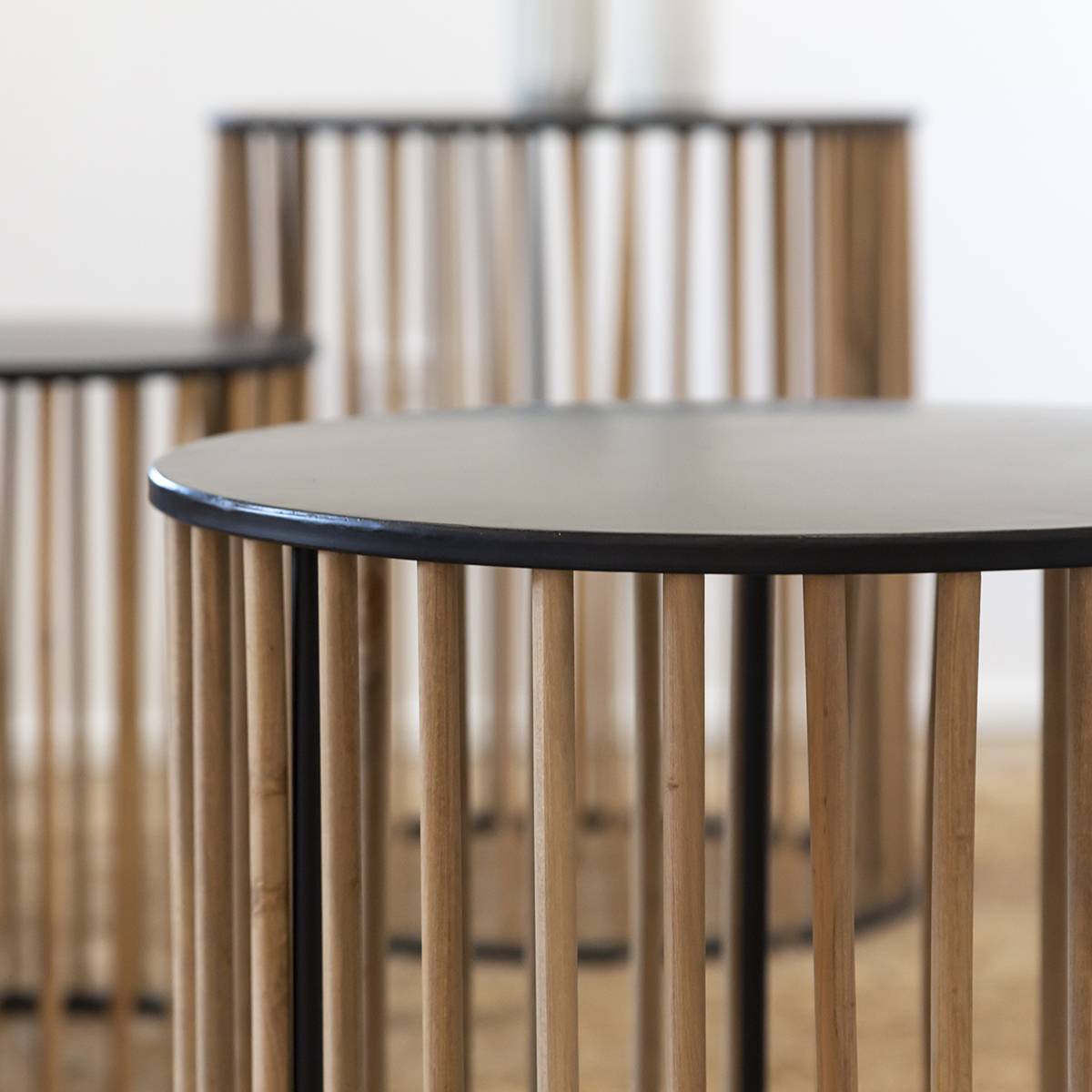 Table basse unique en bois cyprès et métal