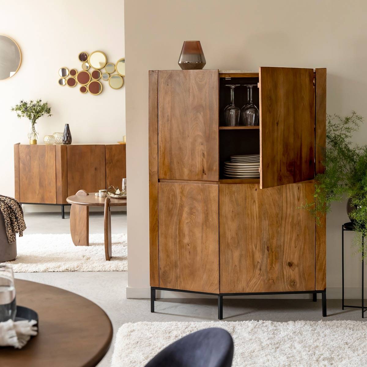 Buffet haut en bois de manguier clair et travertin Josh