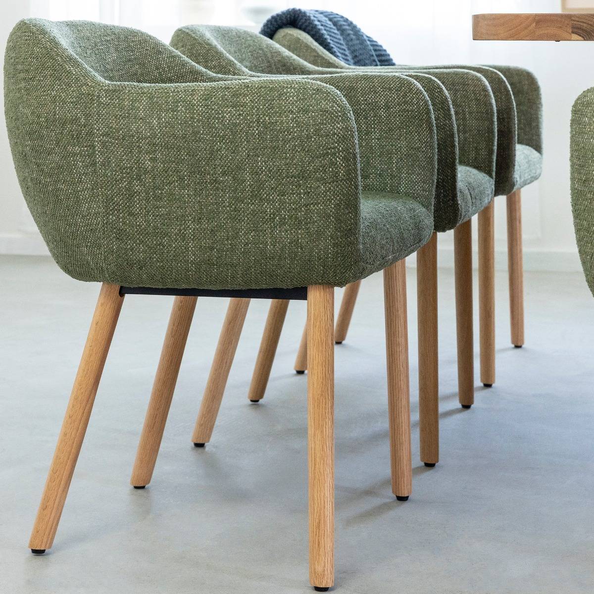 Chaise en tissu vert et pieds en bois Solène (lot de 2)