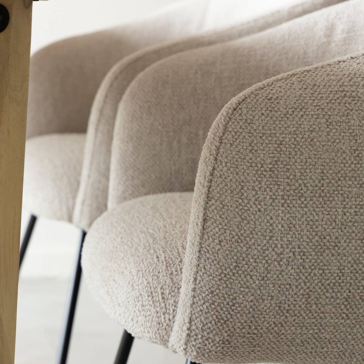 Fauteuil en tissu écru et pieds en métal Sandy