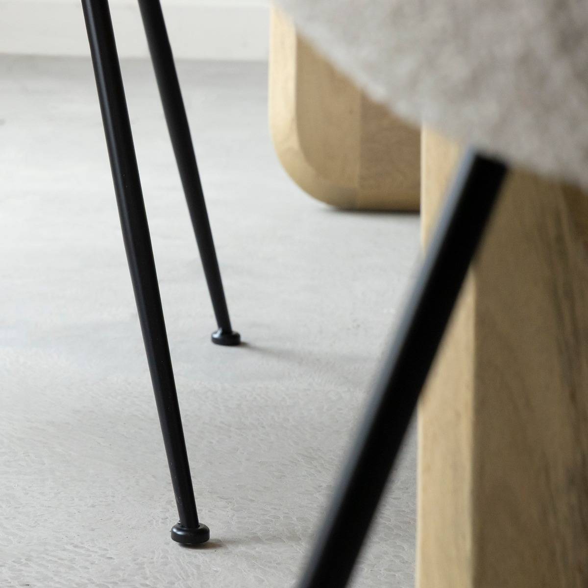 Fauteuil en tissu écru et pieds en métal Sandy