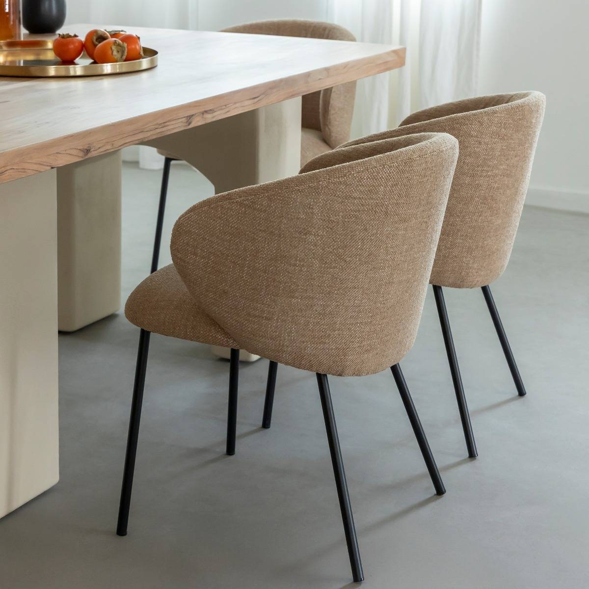 Chaise avec accoudoirs ronds en tissu sable et pieds en métal Cléa (lot de 2)