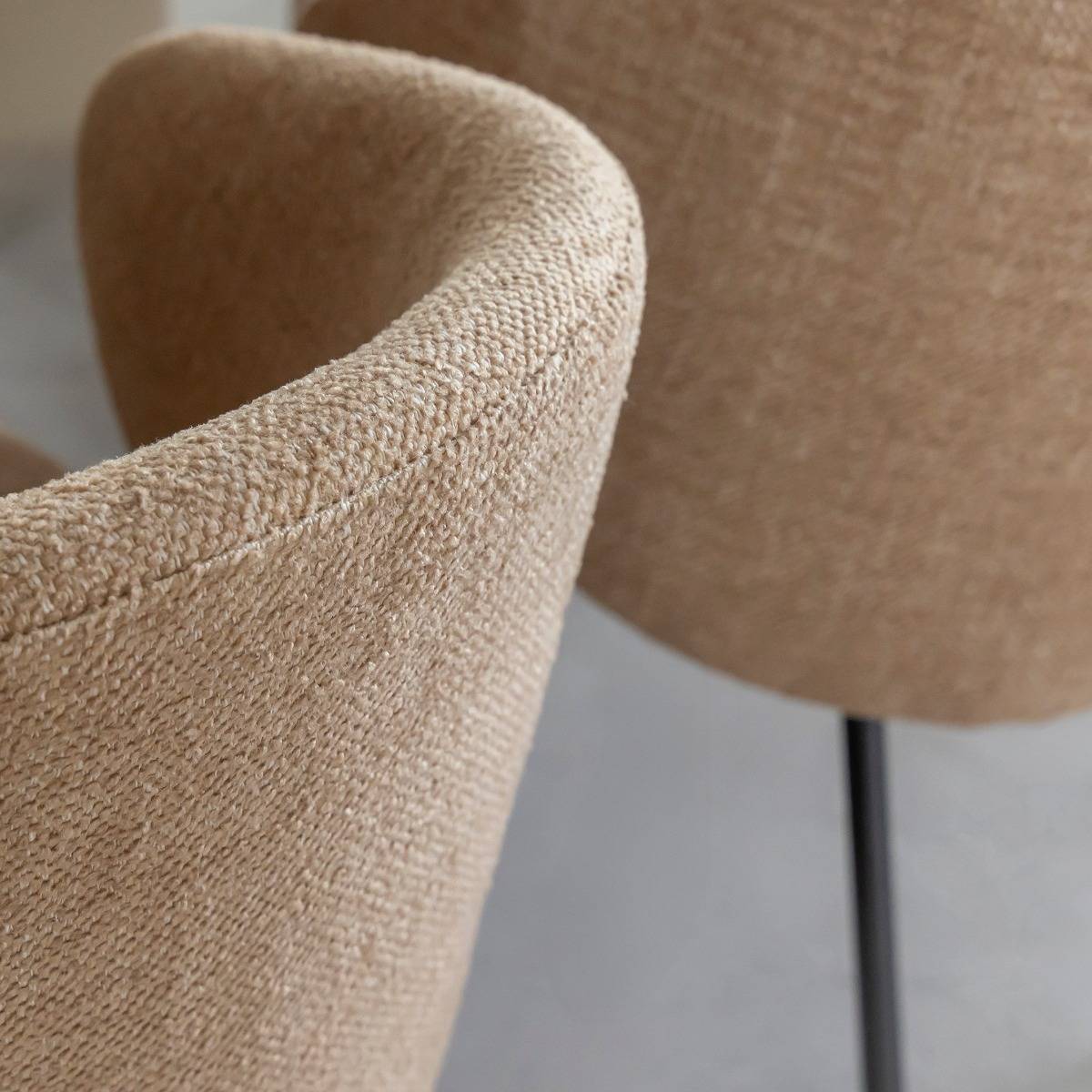 Chaise avec accoudoirs ronds en tissu sable et pieds en métal Cléa (lot de 2)