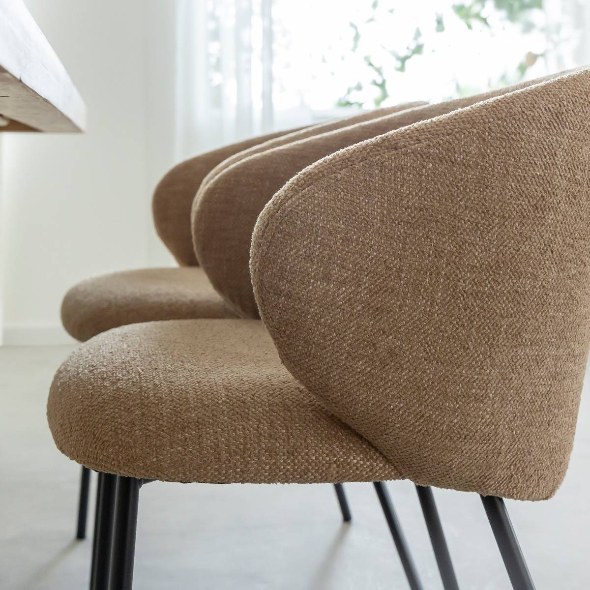 Chaise avec accoudoirs ronds en tissu sable et pieds en métal Cléa (lot de 2)