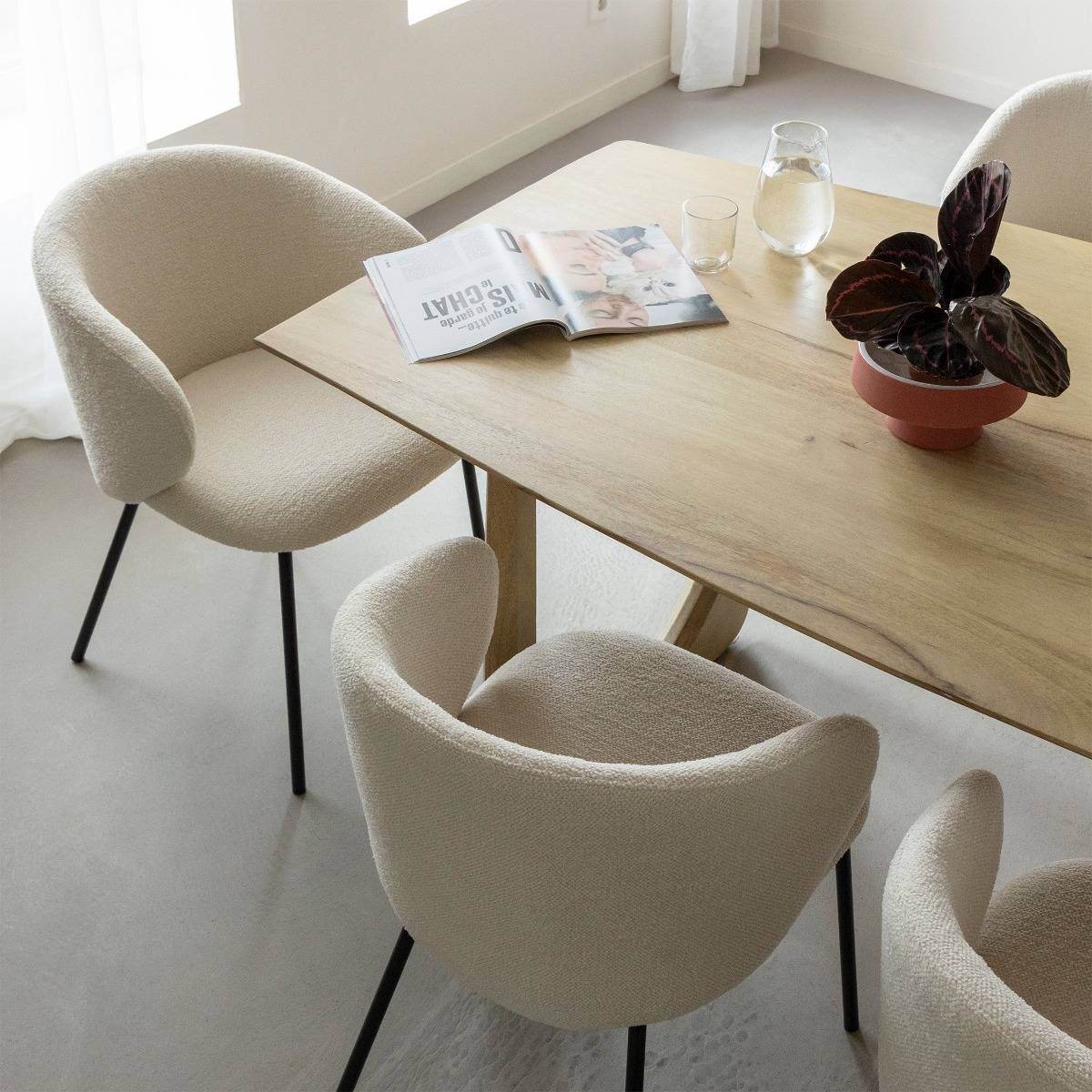 Chaise avec accoudoirs ronds en tissu bouclette écru clair et pieds en métal Cléa (lot de 2)