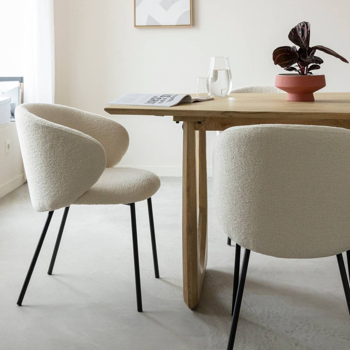 Chaise avec accoudoirs ronds en tissu bouclette écru clair et pieds en métal Cléa (lot de 2)