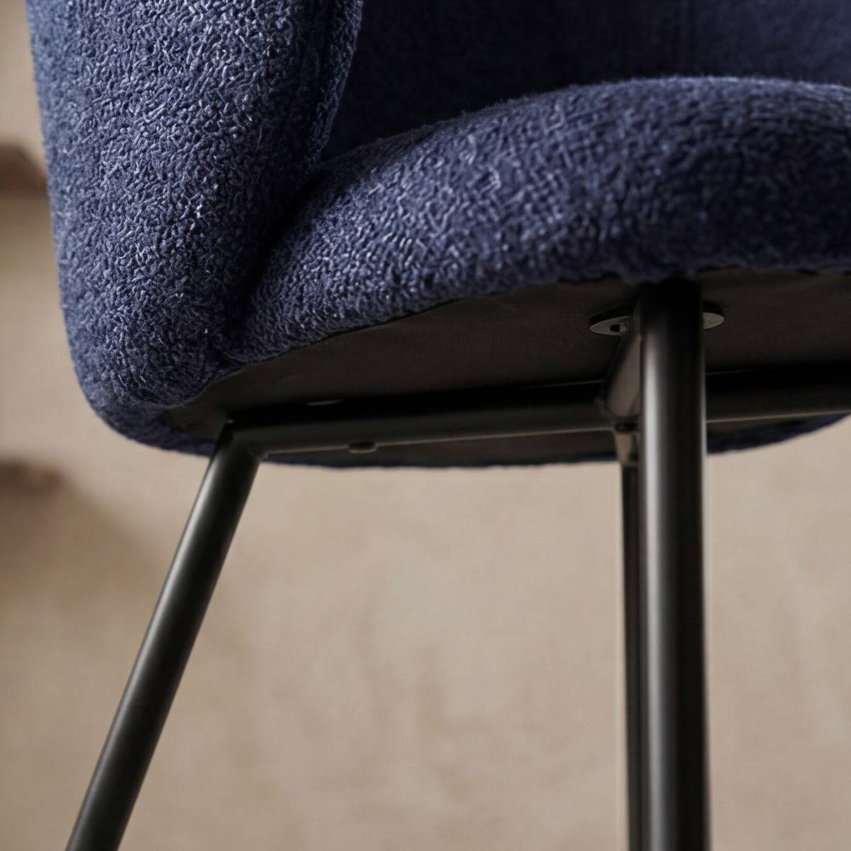 Chaise avec accoudoirs ronds en tissu bleu et pieds en métal Cléa (lot de 2)