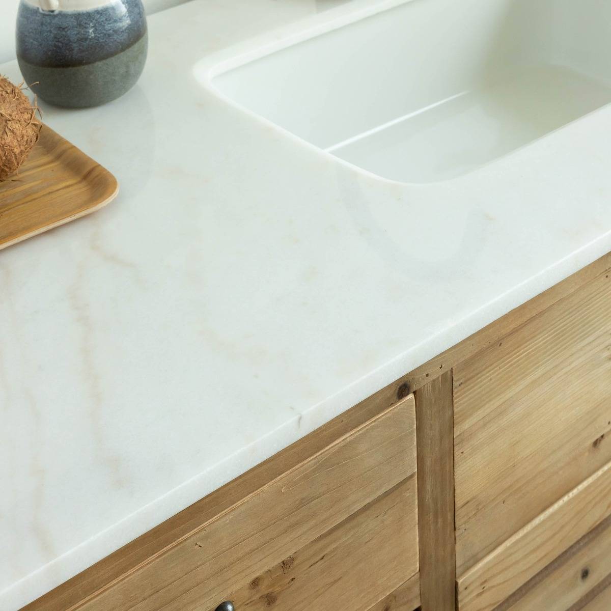 Meuble de cuisine en vieux pin et marbre blanc Epure