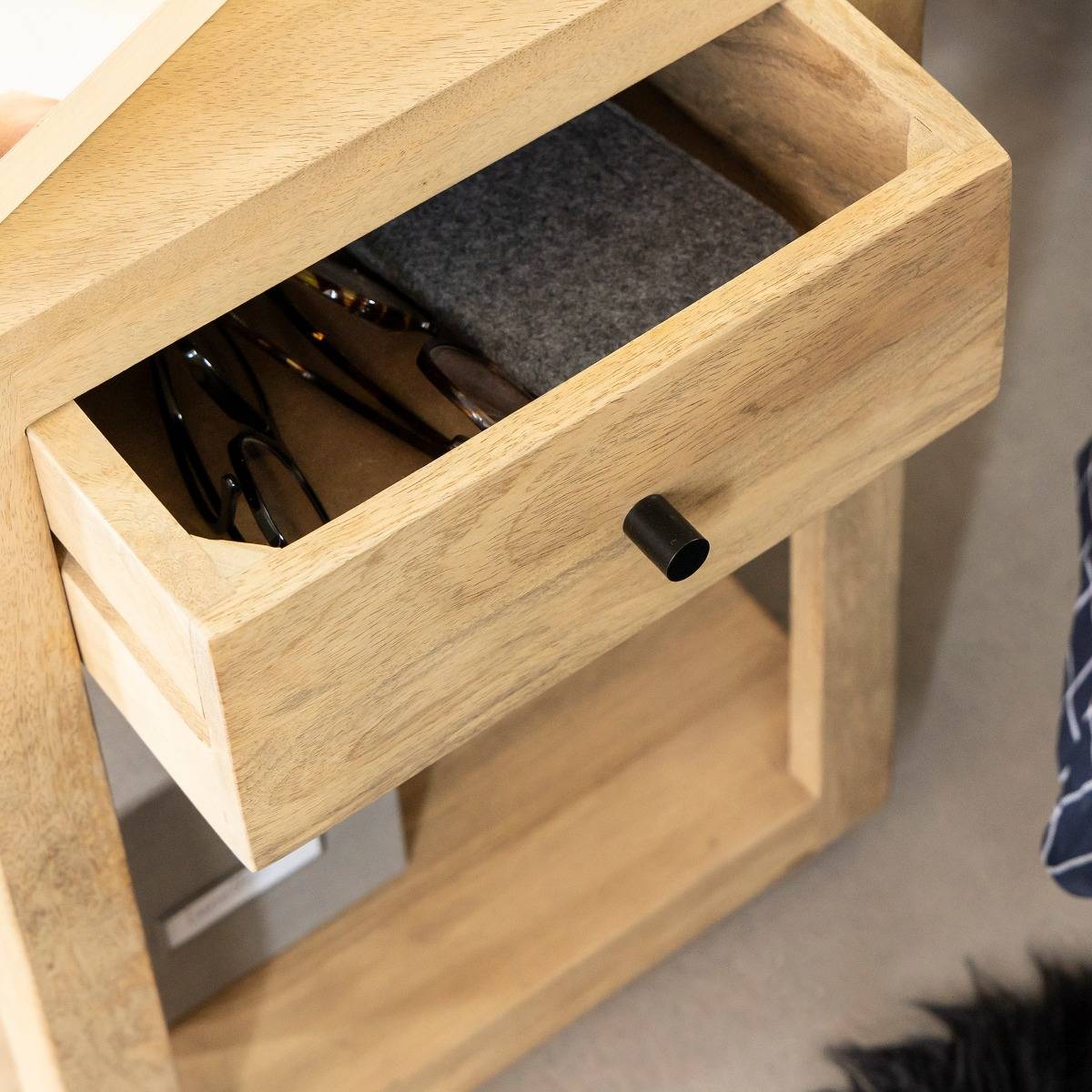 Table de chevet en bois de manguier Amara