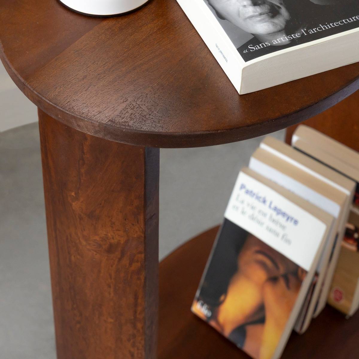 Table de chevet en bois de manguier Swan