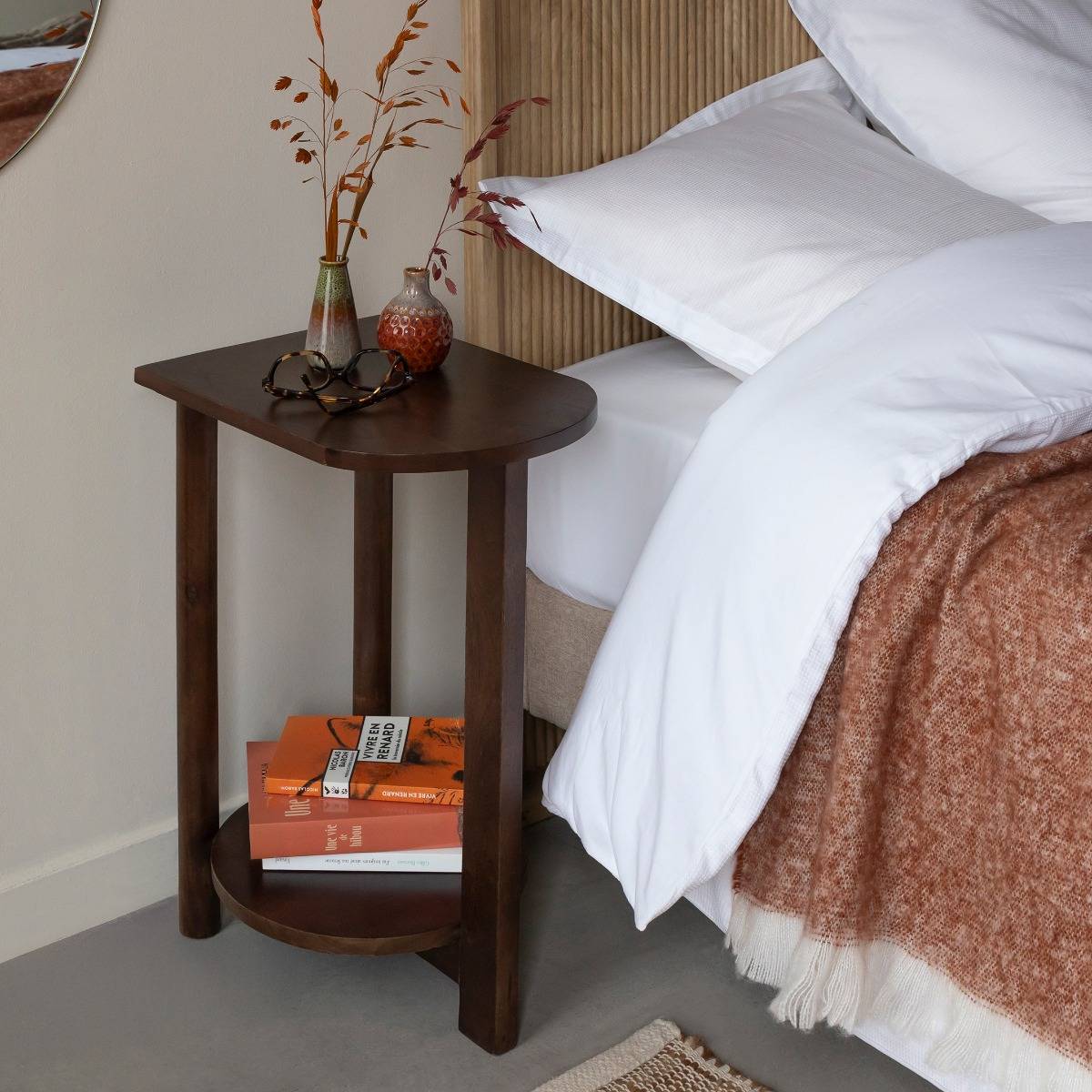 Table de chevet ovale en bois de manguier Sharon