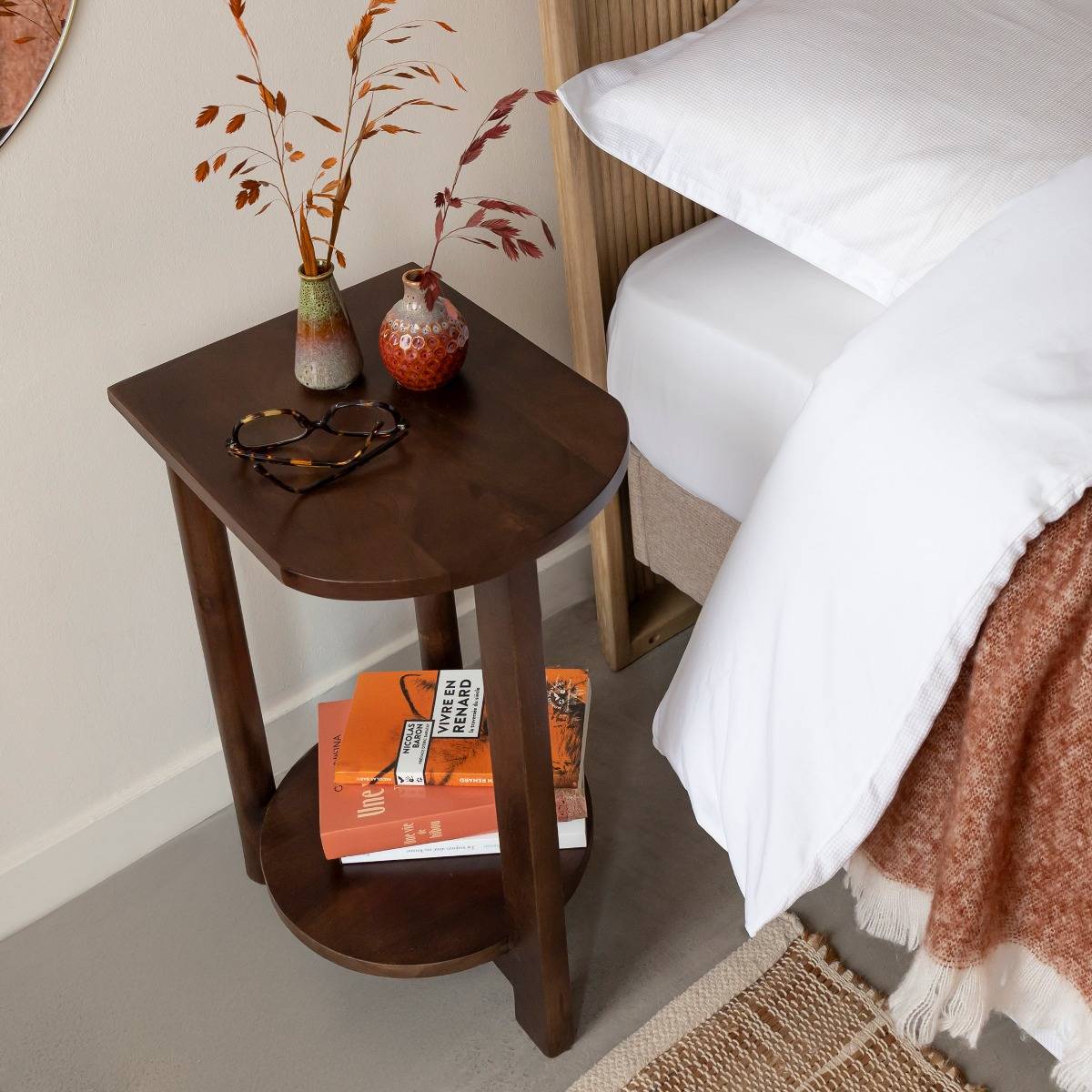 Table de chevet ovale en bois de manguier Sharon