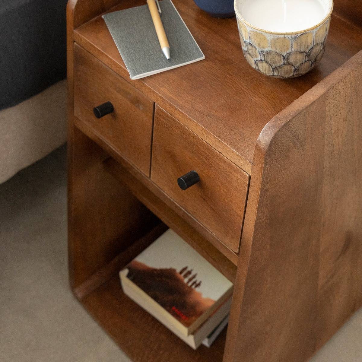 Table de chevet en bois de manguier Irène