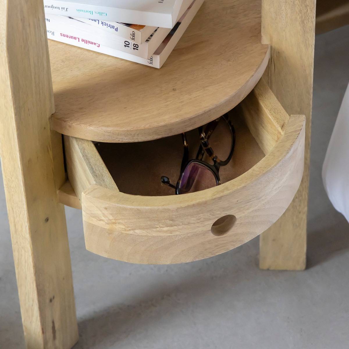 Table de chevet en bois de manguier Juliet