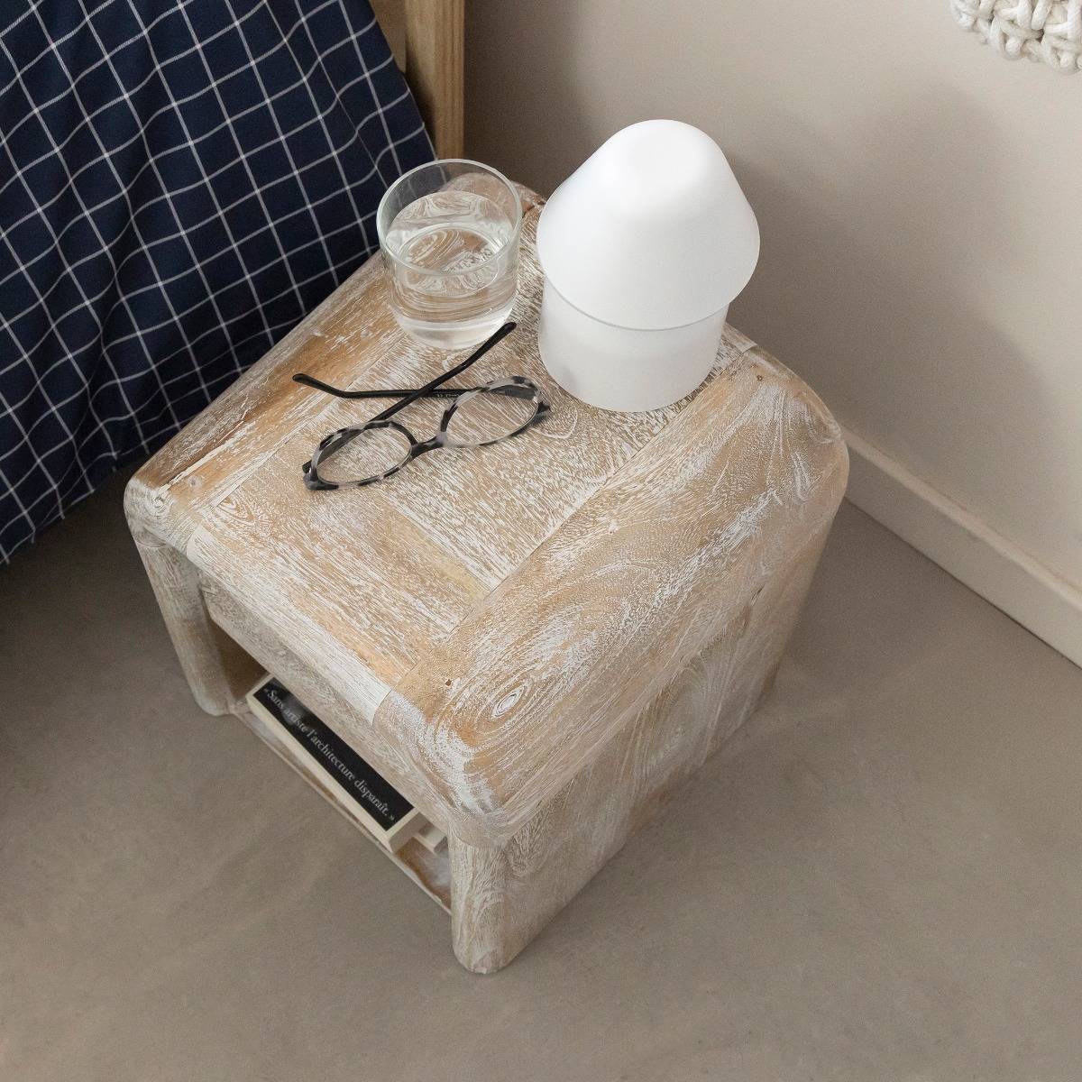 Table de chevet blanchie en bois de manguier Gilda