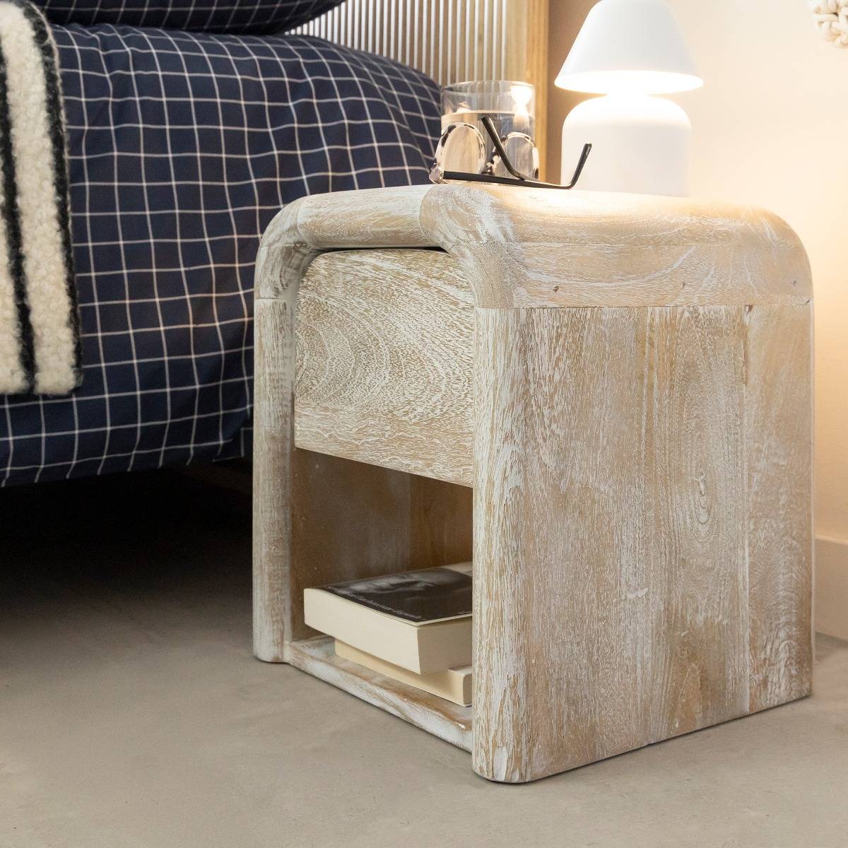 Table de chevet blanchie en bois de manguier Gilda