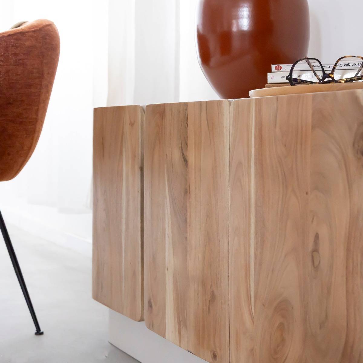 Buffet en bois de manguier blanchi et portes en acacia Mary