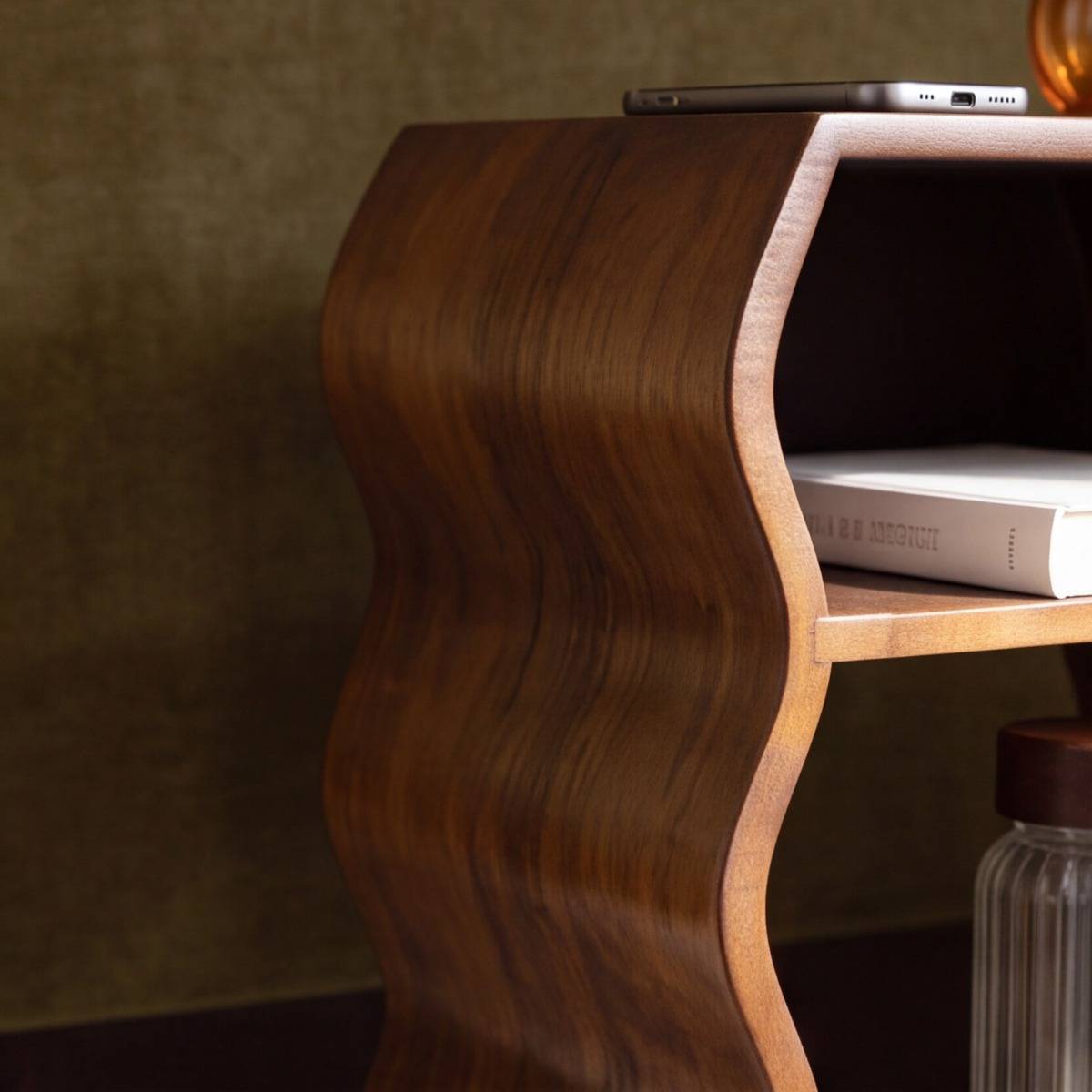 Table de chevet en bois de manguier vagues Maora
