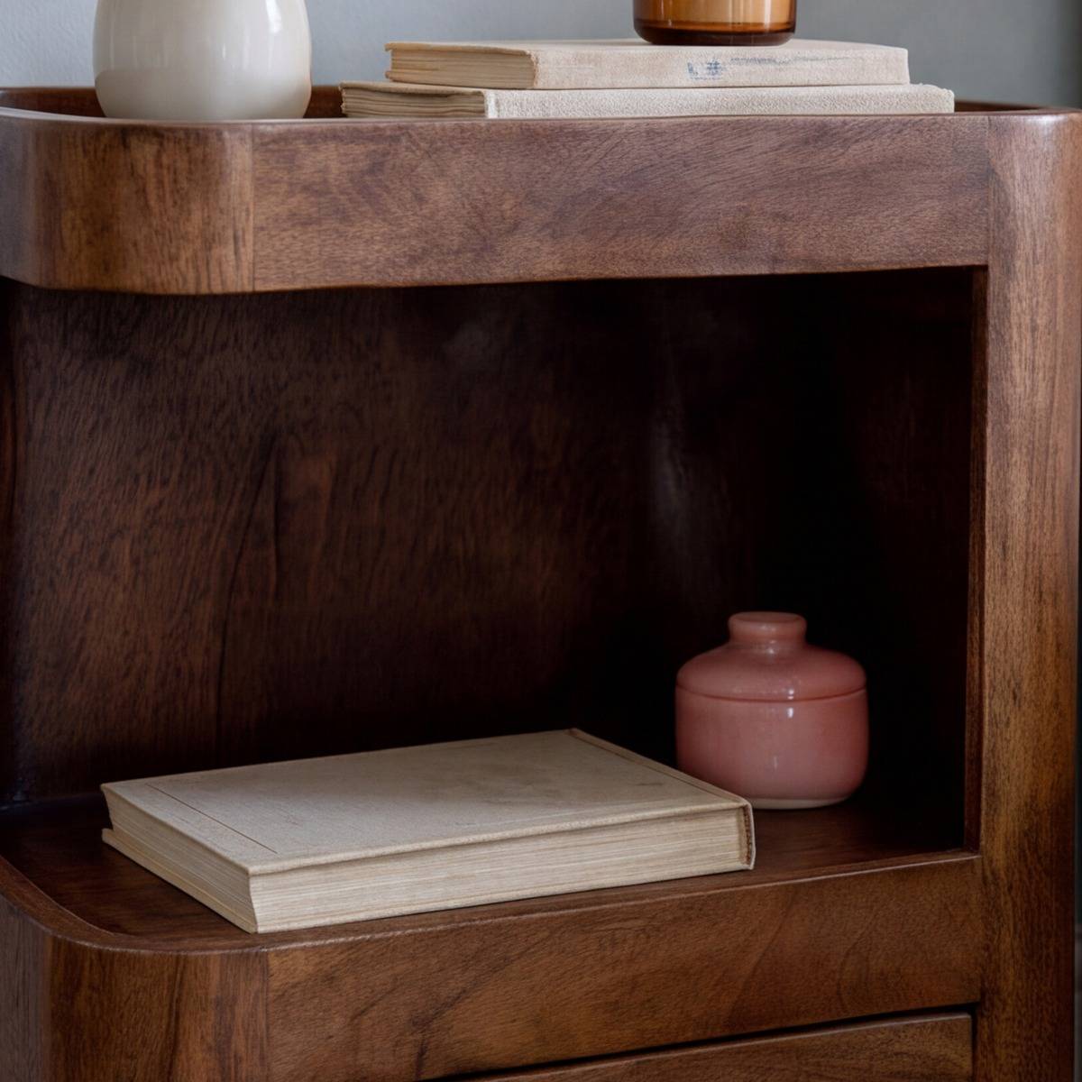 Table de chevet niche gauche en bois de manguier Maora
