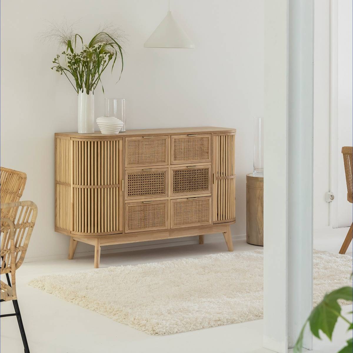 Commode en bois de pin et cannage Guido