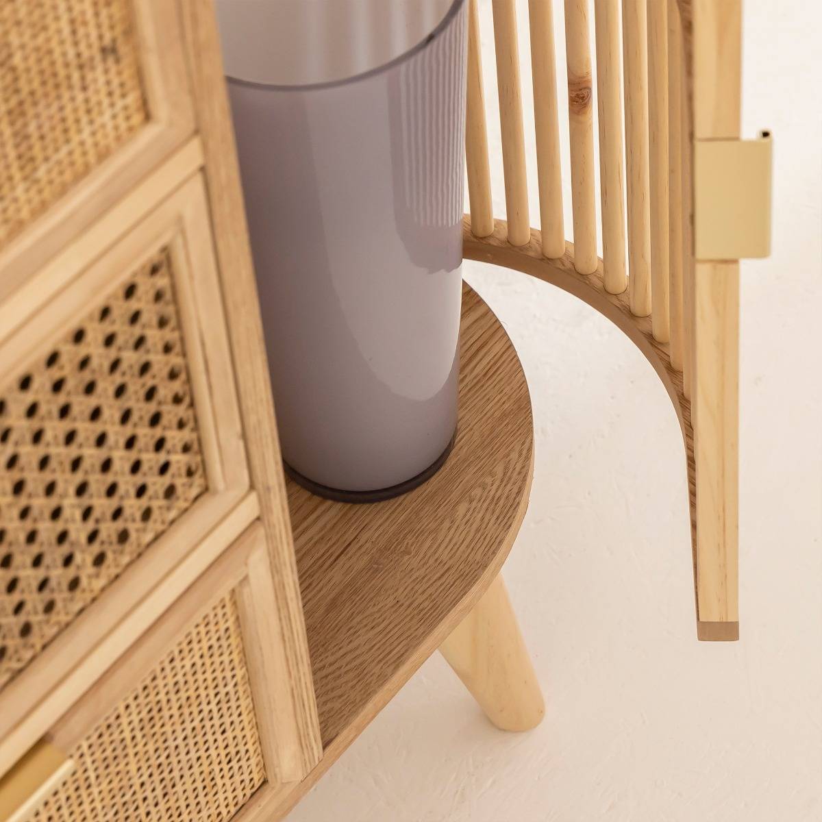 Commode en bois de pin et cannage Guido