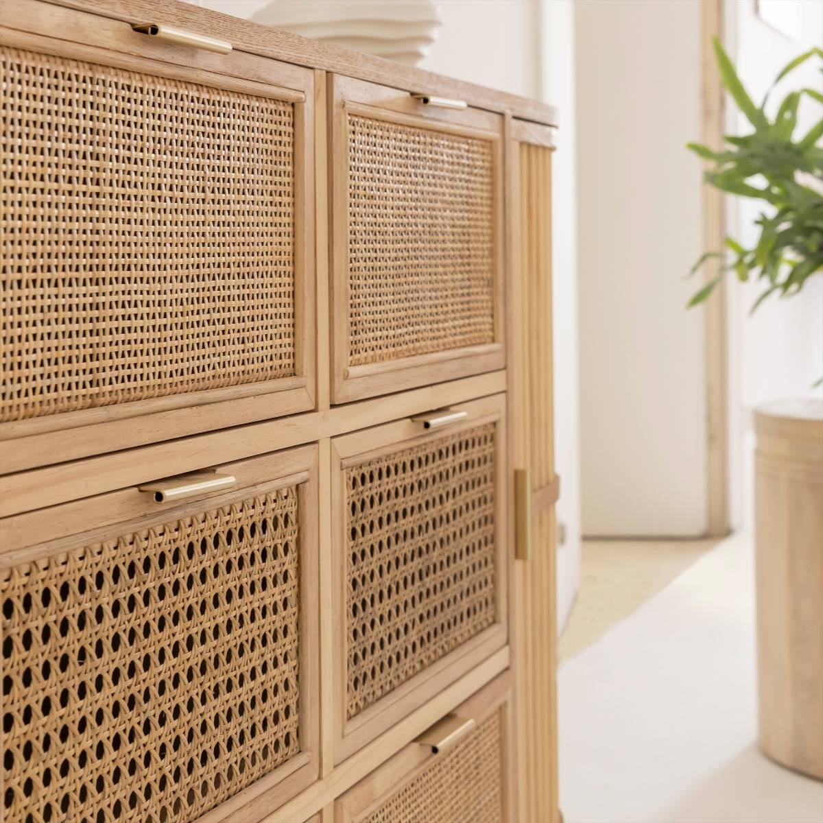 Commode en bois de pin et cannage Guido