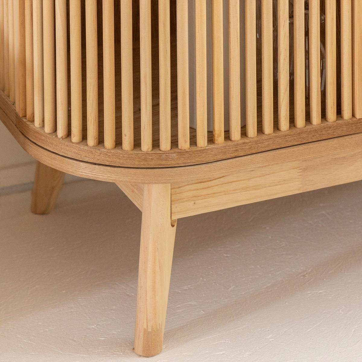 Commode en bois de pin et cannage Guido