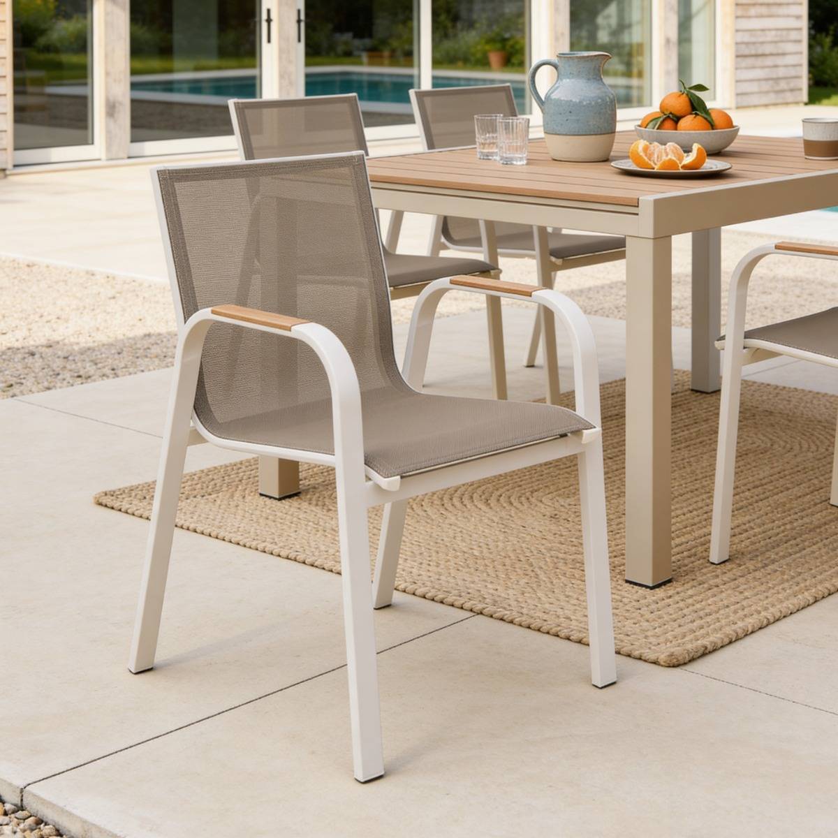 Chaise de jardin avec assise taupe et pieds blancs Ayden (lot de 2)