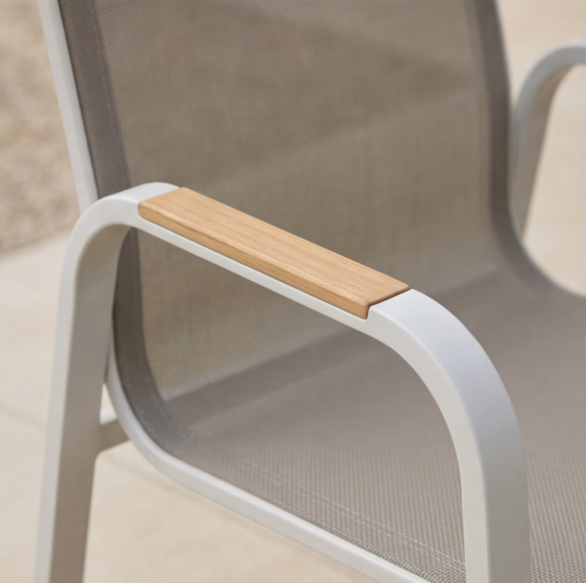 Chaise de jardin avec assise taupe et pieds blancs Ayden (lot de 2)