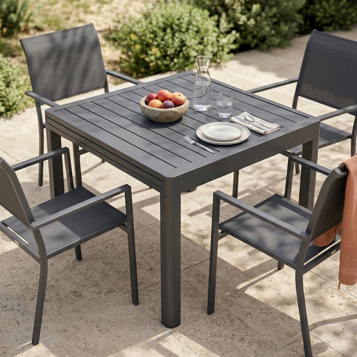 Table de jardin carrée en aluminium gris Kaïa