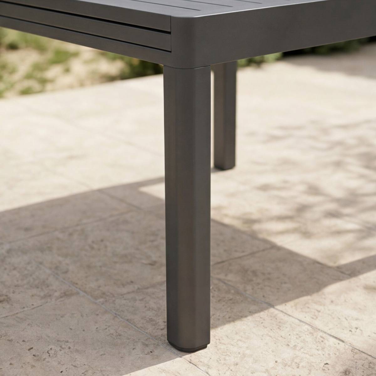 Table de jardin carrée en aluminium gris Kaïa