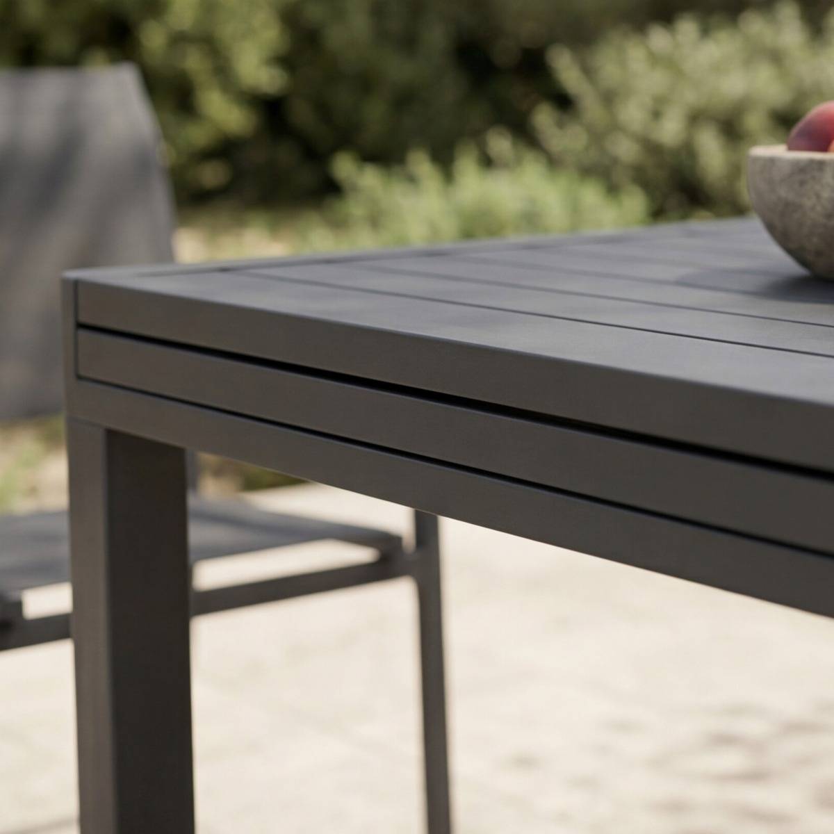 Table de jardin carrée en aluminium gris Kaïa