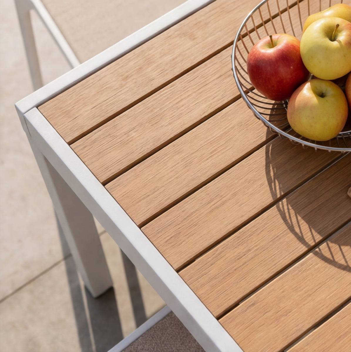Table de jardin carrée en aluminium blanc Ayden