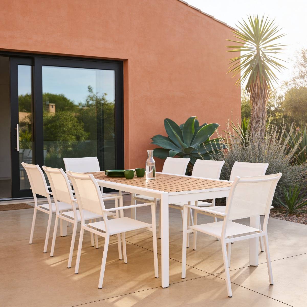 Grande table de jardin en aluminium blanc et effet bois Ayden