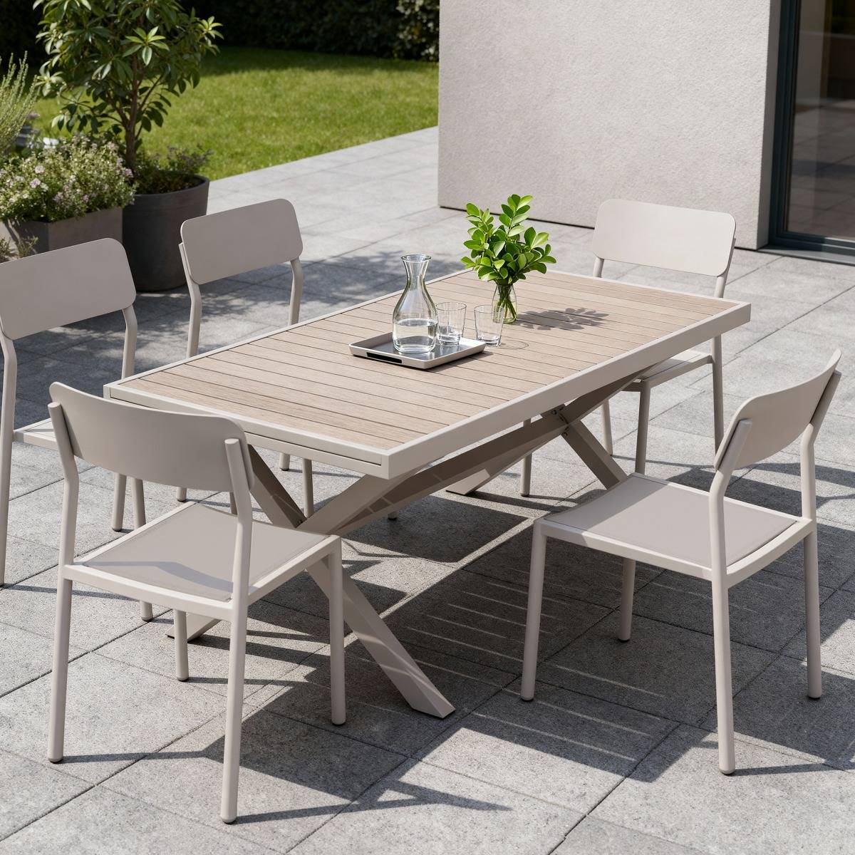 Table de jardin taupe et effet bois en aluminium Ayden